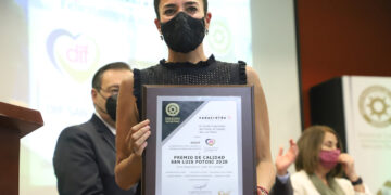 Entregan a DIF municipal de San Luis Premio de Calidad Canacintra
