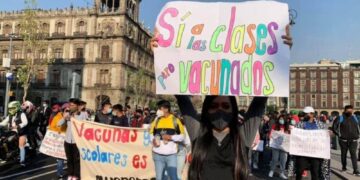 Estudiantes de la CDMX protestan contra regreso a clases presenciales