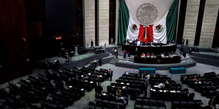 Morena propone reducción de plurinominales en Edomex