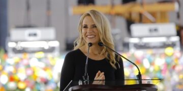 Avanza Romina Contreras en compromisos con el sector salud