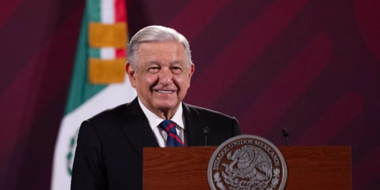 AMLO presenta sección para evadir sanciones del INE