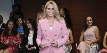 Romina Contreras recibe ‘Premio Mujer Distrito 2023’
