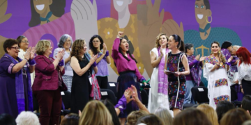 Gobernadoras y legisladoras respaldan la aspiración presidencial de Claudia Sheinbaum en evento de conmemoración del voto femenino