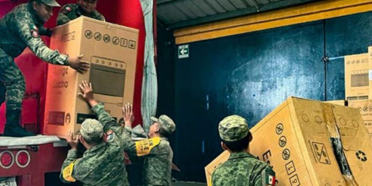 López Obrador anuncia entrega de 190 mil enseres a damnificados por Otis en Guerrero