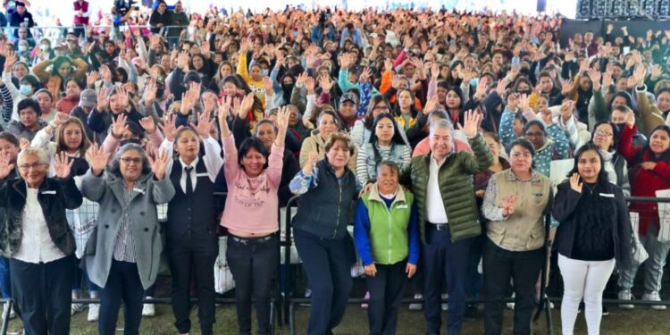 Nueva entrega de tarjetas de apoyo a mujeres en el Edomex