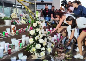 Memorial en San Luis Potosí para víctimas del antro Rich reúne a familiares y amigos
