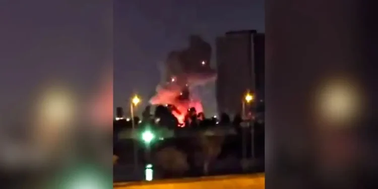 Ataques recientes con drones afectan la embajada de Estados Unidos y provocan caos en Emiratos Árabes Unidos.