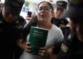 El Salvador enfrenta una crisis política con decenas de detenidos, incluidos activistas y una abogada destacada, Ruth López.