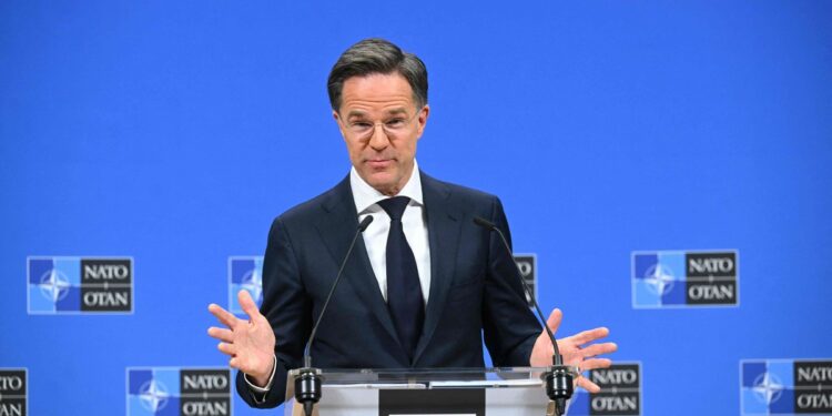 Líderes de la OTAN acuerdan aumentar el gasto militar al 5% del PIB para 2035, marca un cambio significativo.