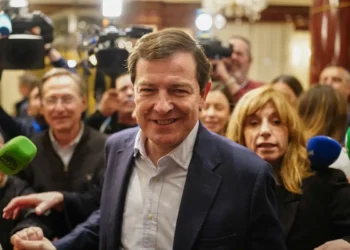 Las elecciones en Castilla y León marcan un nuevo rumbo político, destacando el poder de Vox y la resistencia del PSOE.