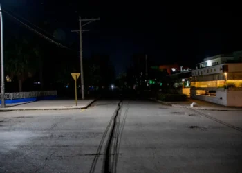 El mandatario cubano Díaz-Canel reconoce el descontento social por apagones, pero condena la violencia en protestas.