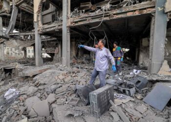 El conflicto entre Irán y Estados Unidos se agudiza con la acusación de preparativos para un ataque terrestre por parte del Pentágono.