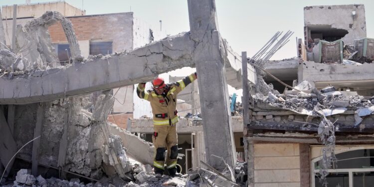 Los recientes bombardeos de Israel a Irán generan una escalada de tensiones en el Medio Oriente que afecta la estabilidad regional.