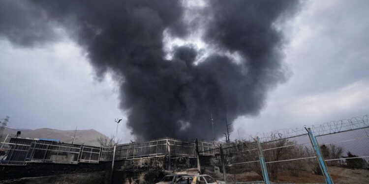 Trump ha anunciado una pausa en los ataques contra Irán, destacando que las negociaciones están avanzando positivamente.