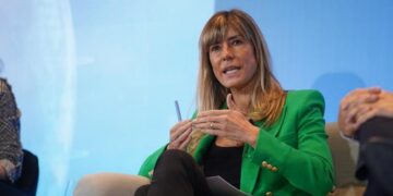 La esposa del presidente Pedro Sánchez será juzgada en España por varios cargos. Descubre todos los detalles aquí.