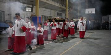 Las restricciones impuestas por Israel limitan la asistencia de cristianos palestinos a las ceremonias del Viernes Santo en Jerusalén.