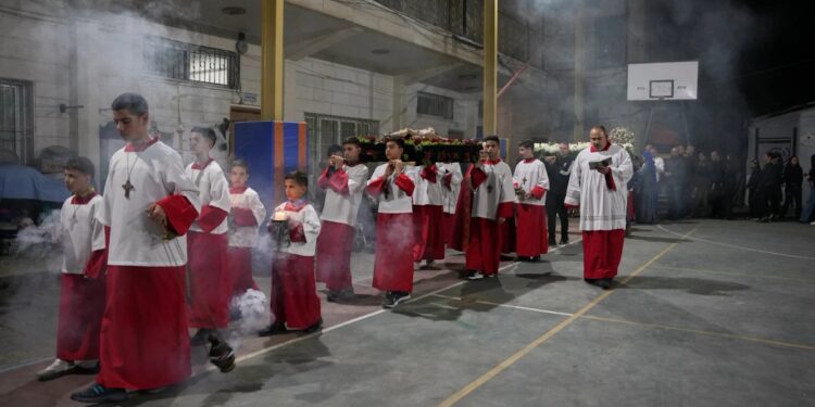 Las restricciones impuestas por Israel limitan la asistencia de cristianos palestinos a las ceremonias del Viernes Santo en Jerusalén.
