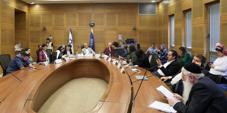 La reciente aprobación de la pena de muerte en Israel genera rechazos y alabanzas, con implicaciones significativas para la región.