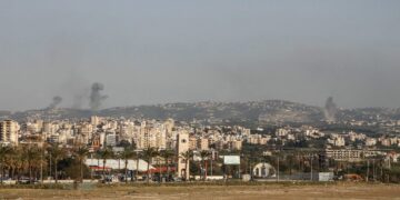 Las tensiones entre Líbano e Israel se intensifican tras denuncias de agresiones, provocando una respuesta de Hezbolá.