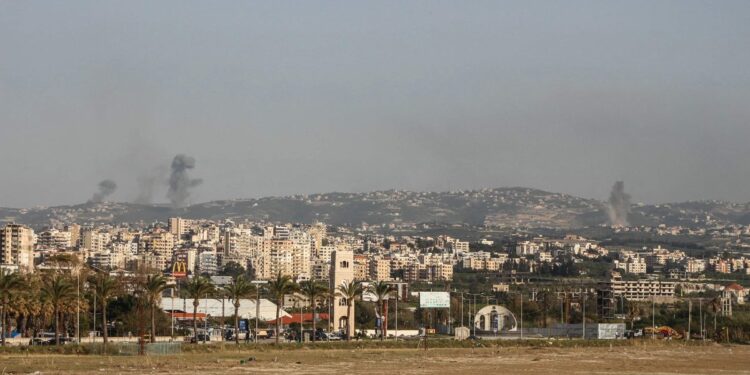 Las tensiones entre Líbano e Israel se intensifican tras denuncias de agresiones, provocando una respuesta de Hezbolá.