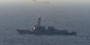 La reciente orden de Trump pone en riesgo la tensión entre Estados Unidos e Irán en el estrecho de Ormuz.