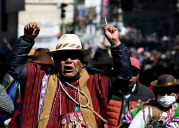 Las manifestaciones en Bolivia crecen, líderes bolivianos piden la salida de Rodrigo Paz tras enfrentamientos en La Paz.