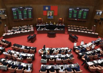 El congreso de Taiwán destina 25 mil millones de dólares para modernizar su defensa, destacando la propuesta del Kuomintang.