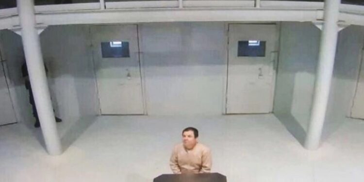 Joaquín El Chapo Guzmán solicita otra vez la extradición, cuestionando la validez de su condena por narcotráfico.