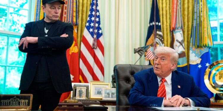 Elon Musk y Tim Cook se unirán a Trump en China para discutir temas comerciales y geopolíticos en reuniones clave.