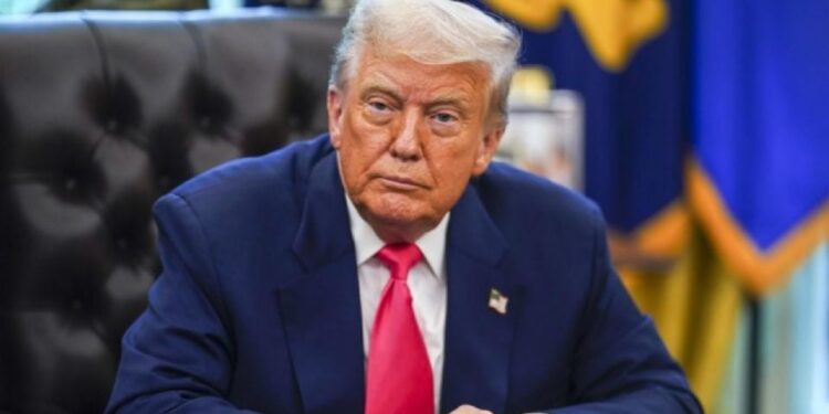 Trump asegura que Estados Unidos negocia con Irán pese a tensión militar