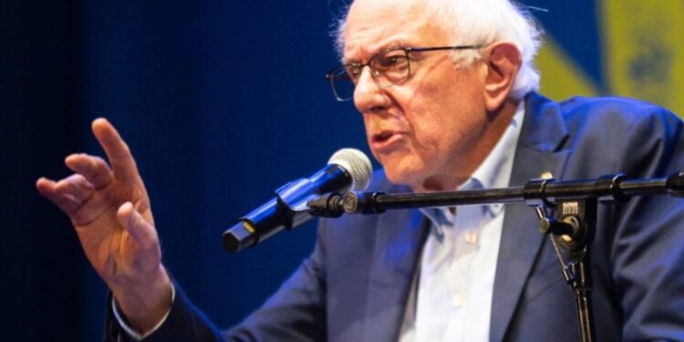 Bernie Sanders advierte que la guerra con Irán no fortalecerá a Estados Unidos. Su mensaje resuena en un contexto crítico.