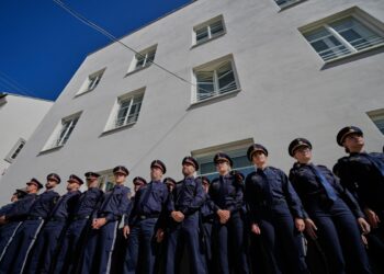 Austria reabre la casa natal de Hitler como comisaría para combatir las peregrinaciones extremistas que rinden homenaje al dictador.