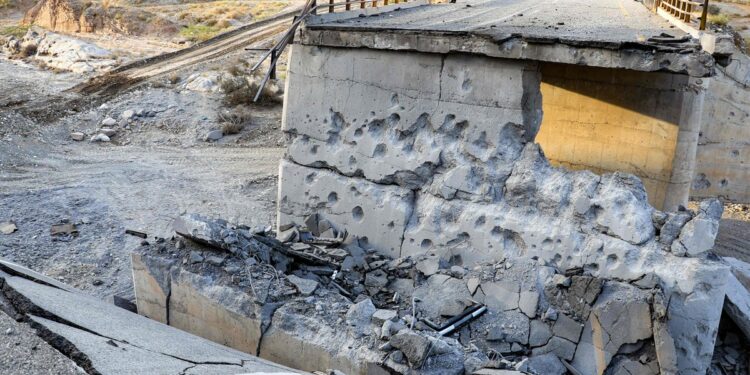 Estados Unidos intensifica sus operaciones militares contra Irán tras la muerte de dos soldados en Jordania.