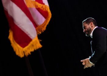 El-Sayed, médico musulmán, ganó las primarias demócratas en Michigan, y se enfrenta al reto de las elecciones de noviembre.