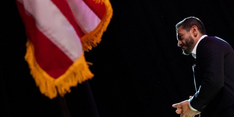 El-Sayed, médico musulmán, ganó las primarias demócratas en Michigan, y se enfrenta al reto de las elecciones de noviembre.