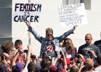 Milo Yiannopoulos, figura controvertida de la ultraderecha, fue deportado a su país de origen por ilegalidad.