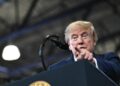Donald Trump revela planes de declarar el estrecho de Ormuz como territorio estadounidense, generando controversia internacional.