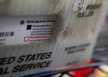 La Corte Suprema de Estados Unidos rechaza solicitud de Trump, lo que impacta el voto por correo en las elecciones.